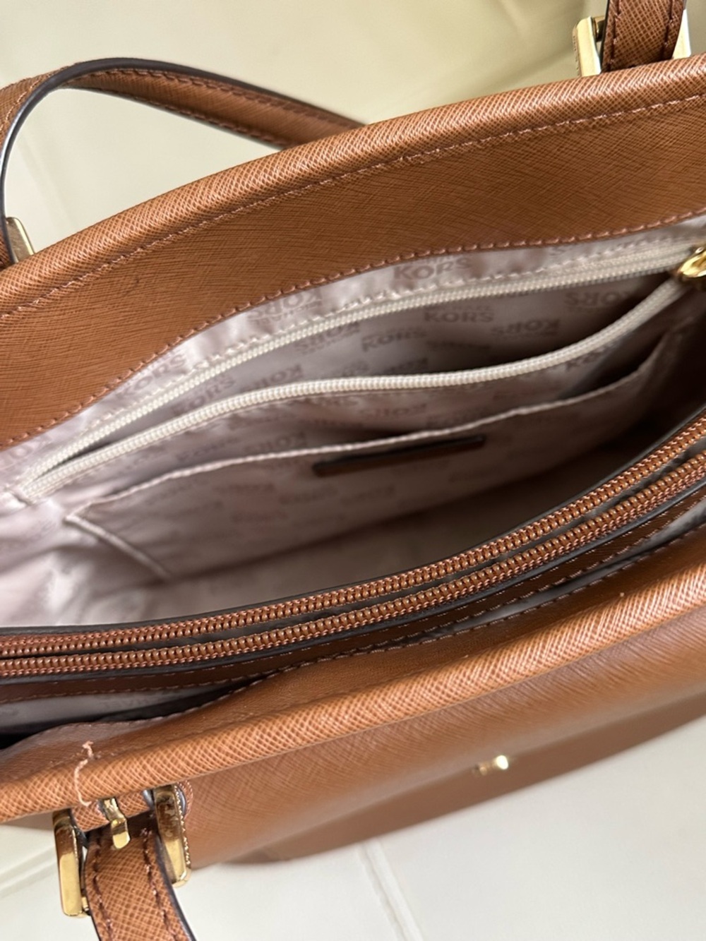 MK Michael Kors Jet Set Saffiano Leather Medium Pocket Tote Acorn Brown Purse - Picture 12 of 16